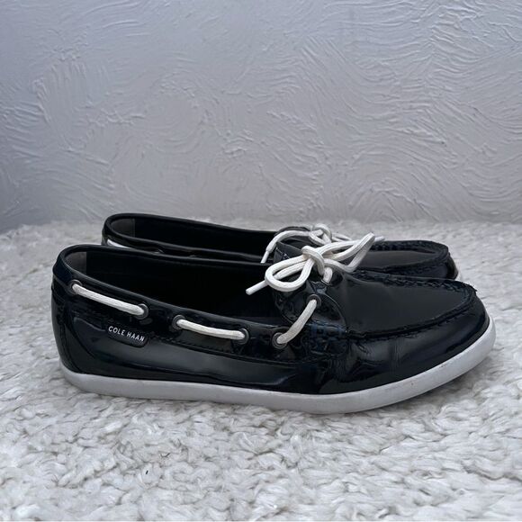 COLE HAAN WOMENS NANTUCKET CAMP MOCASSIN NAVY PATENT BOAT LOAFERS SHOES SZ 9 - Picture 1 of 8
